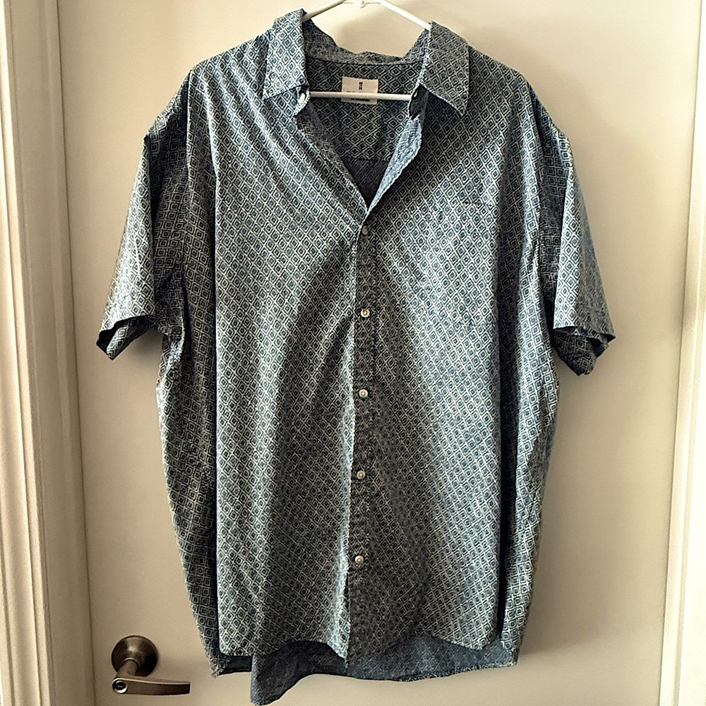 EUC Men's Mutual Weave Cotton Button Down Shirt